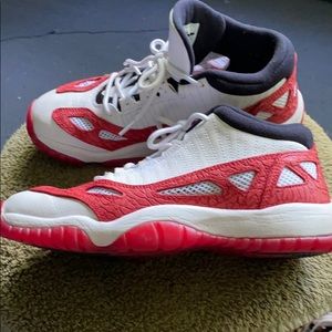 JORDANS 11. 🌹FINAL SALE 🌹Fits women 7